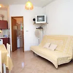 Apartment With Parking Space Privlaka, Zadar - 667 *
