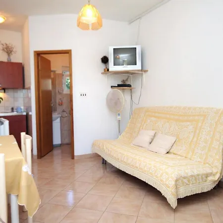 Apartment Apartments With A Parking Space Privlaka, Zadar - 667 *